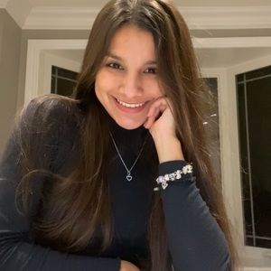 Meet your Posher, Valeria